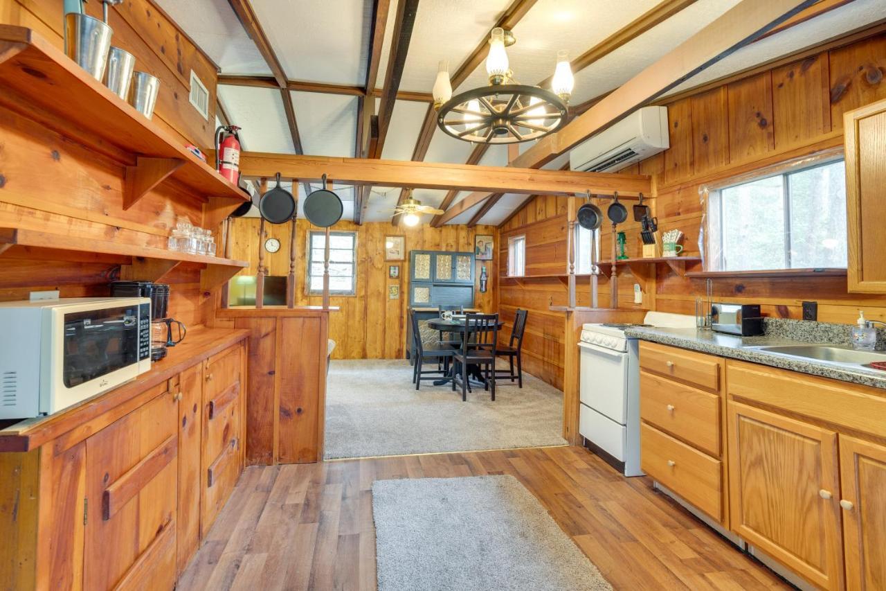 Peaceful Warne Cabin Fenced Yard And Screened Porch Brasstown Exterior foto