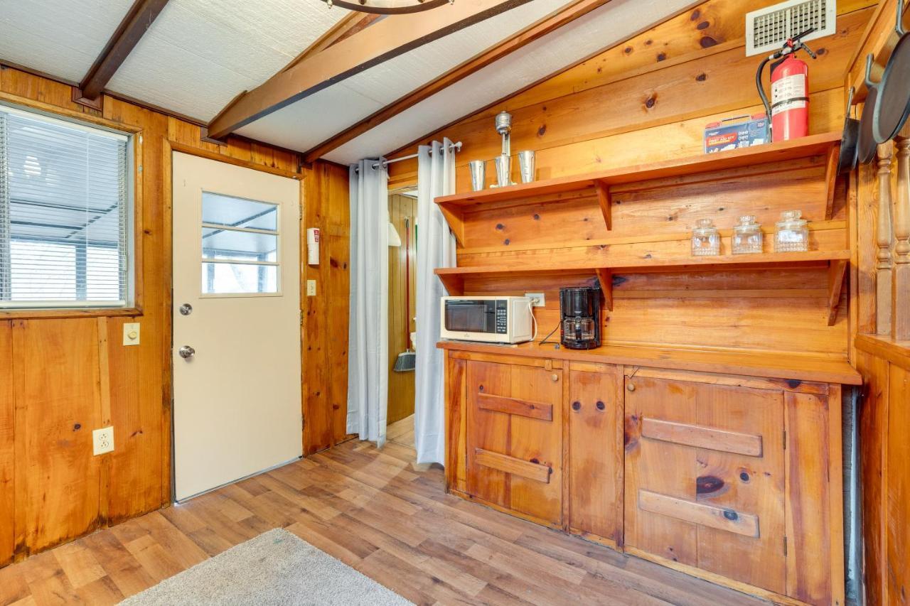Peaceful Warne Cabin Fenced Yard And Screened Porch Brasstown Exterior foto
